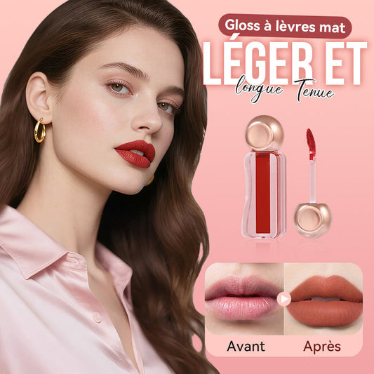 Brillo de labios mate ligero y duradero.